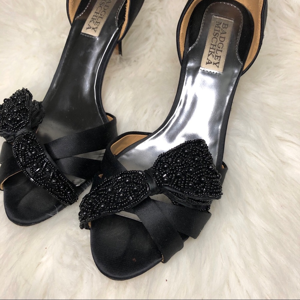 badgley mischka pumps satin with embellished bow